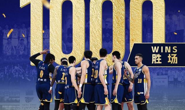 开云体育网址-广东男篮创历史，庆祝海报却引发争议，功勋外援怒了：周琦不配！