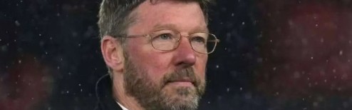 开云下载-今日趣图：曼联先斩英超前2后斩足总杯冠军 月最佳魔咒？不存在！